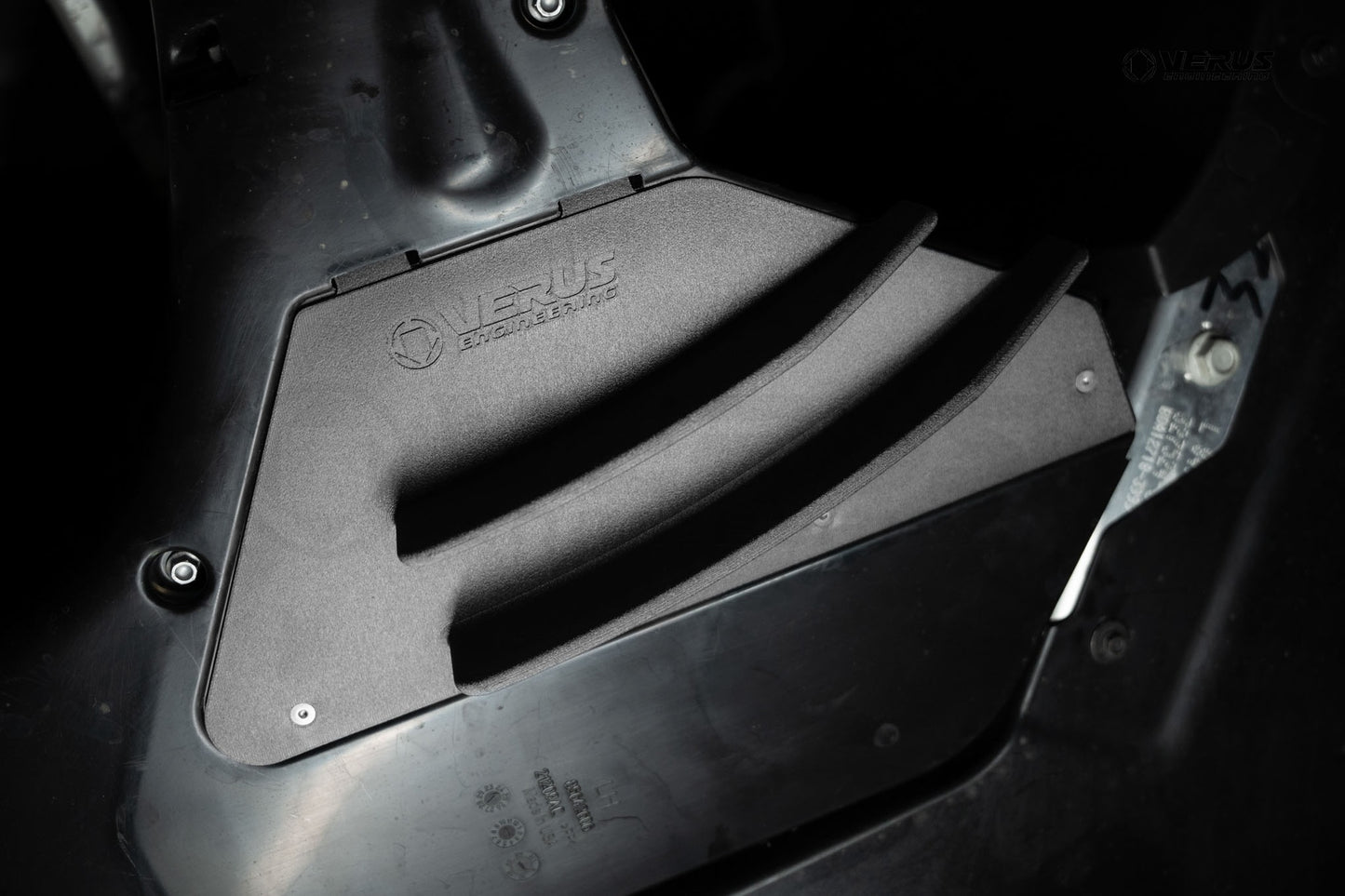 Control Arm Guide Strakes- Corvette Stingray & Z06 (C8)