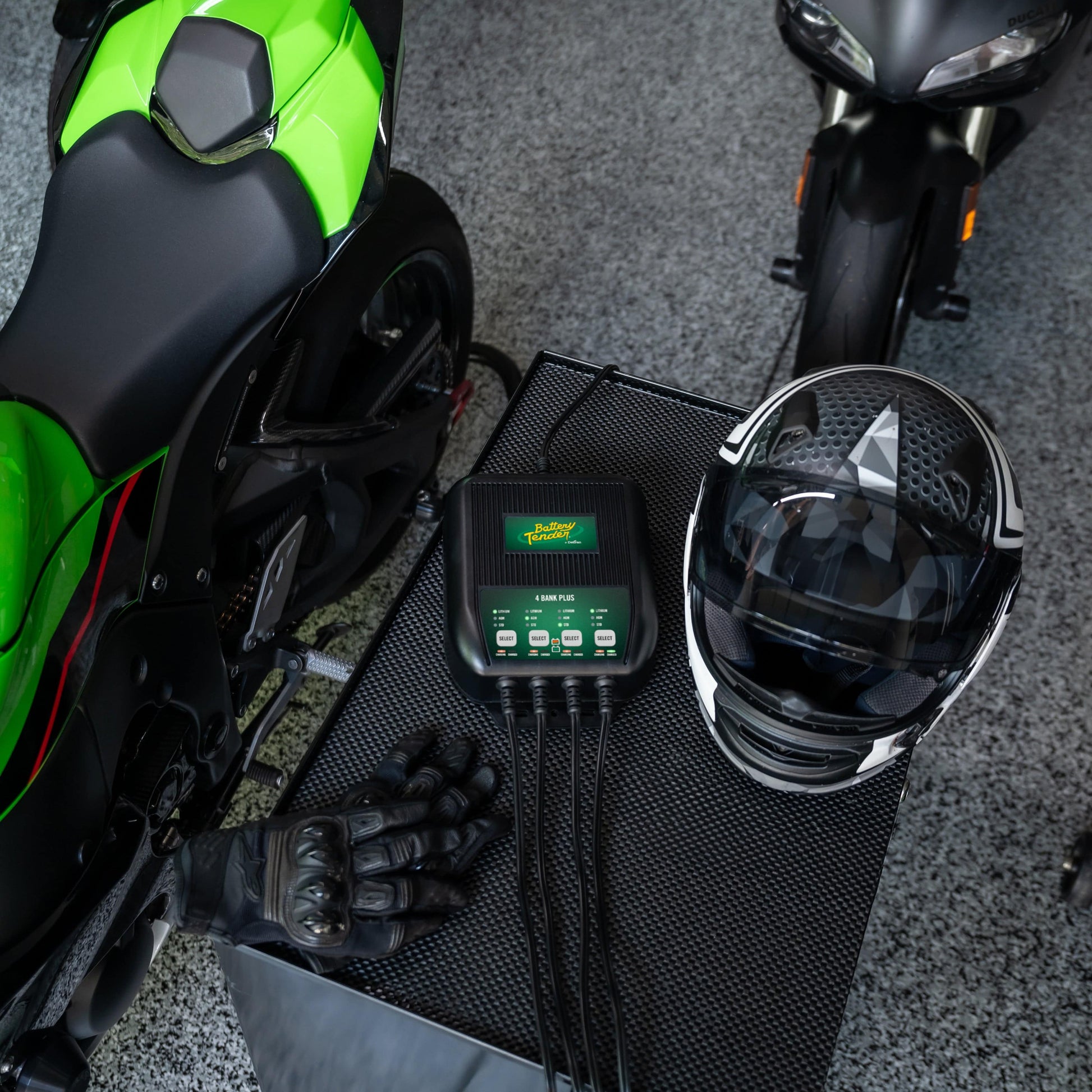 4-Bank, 1.25 AMP 12V Battery Charger