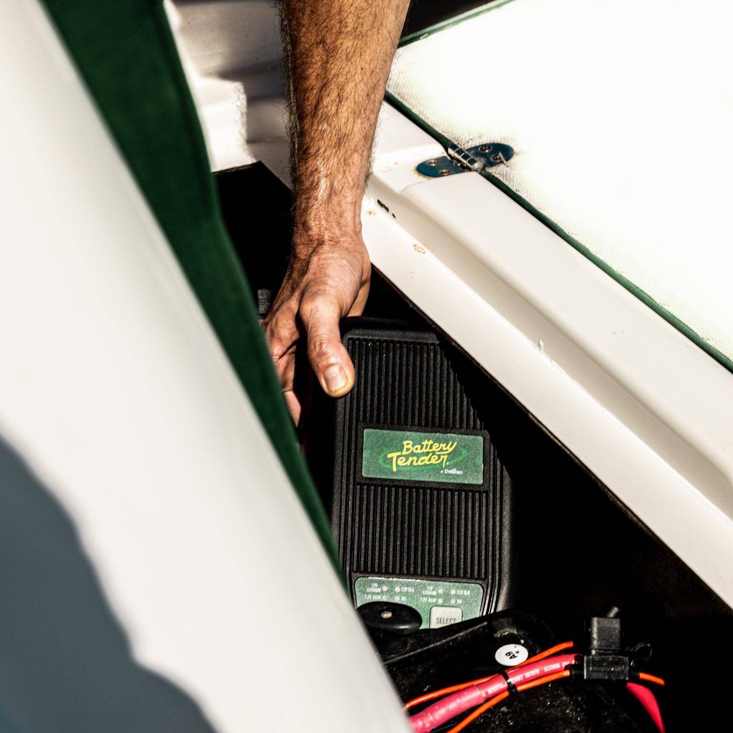 2-Bank Selectable 12V or 6V, 6 AMP Battery Charger