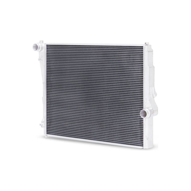 Mishimoto 99-06 BMW 323i/323i/328i/330i Performance Aluminum Radiator