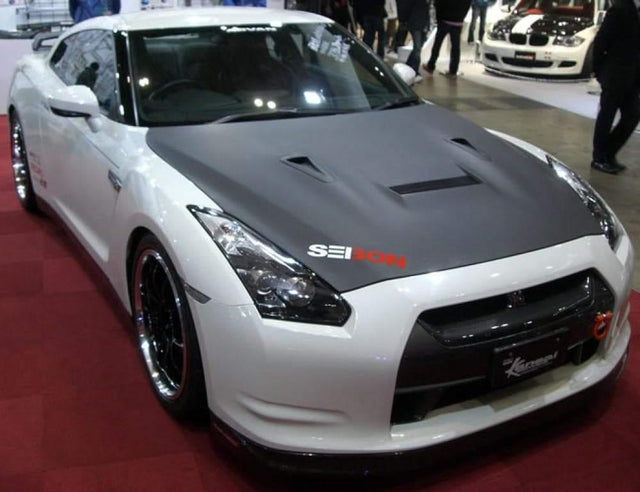 Seibon VSII-Style Dry Carbon Fiber Hood | 2009-2016 Nissan GT-R R35 (HD0910NSGTR-VSII-DRY)